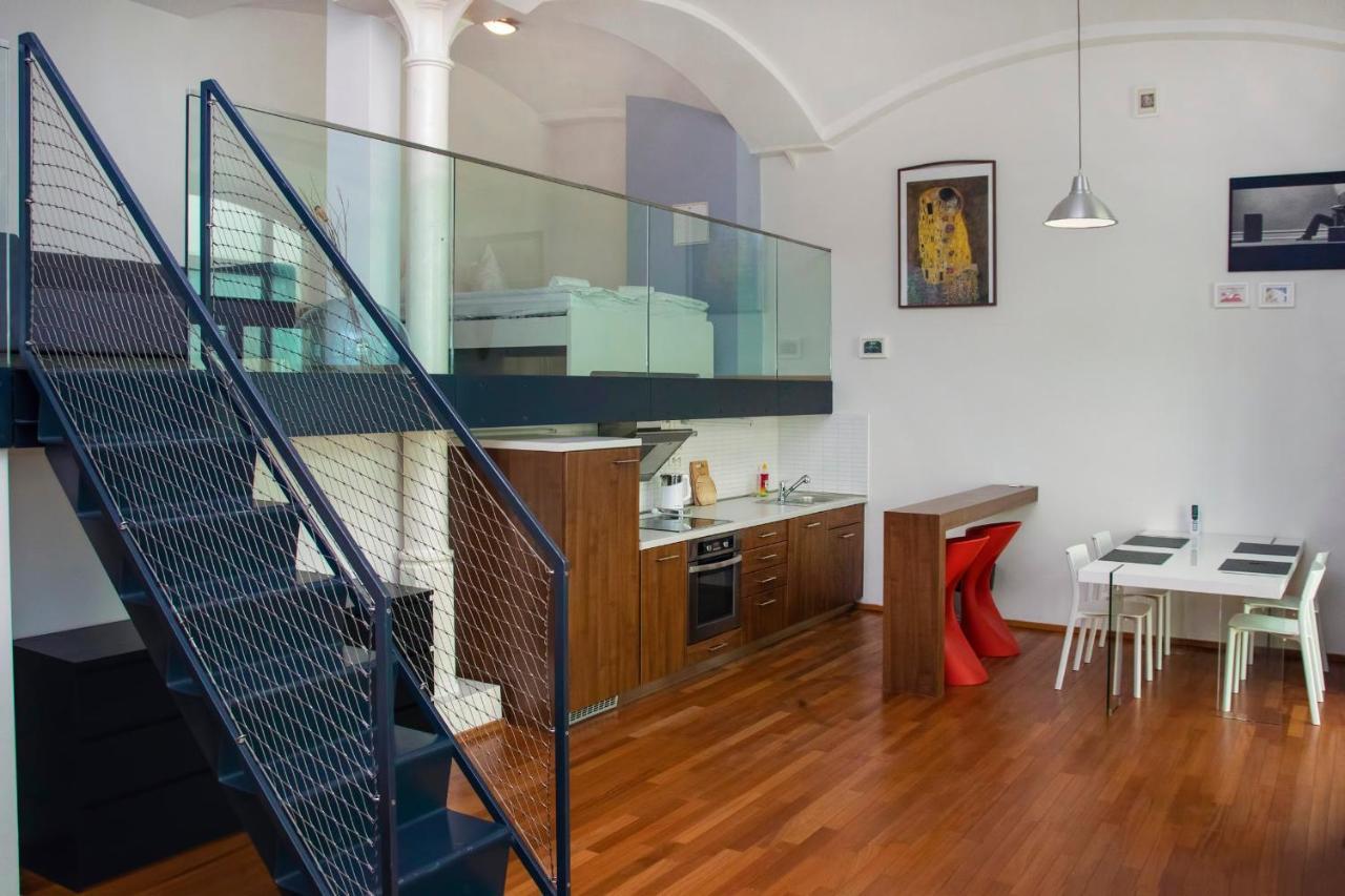 Modern Apartment With Terrace And Air Conditioning 프라하 외부 사진